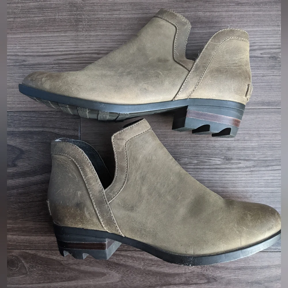 Sorel - Lolla Cut Out Bootsie Pull-On Bootie LL3264-240 | 8 | Sage Taupe Gray